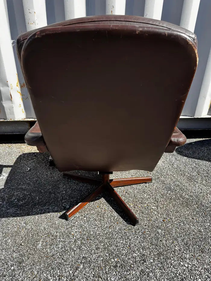 Retro Scandinavian modern leather seating