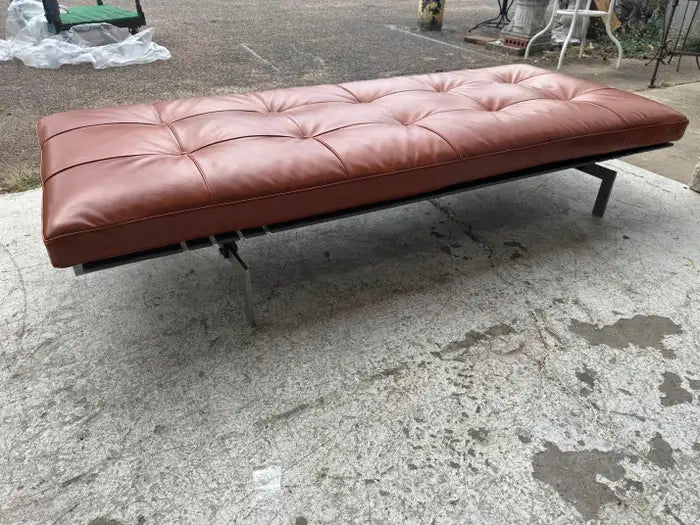 Flat bar steel daybed design