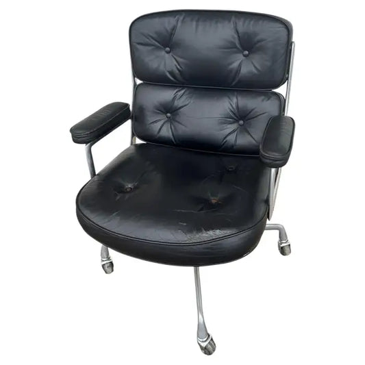Vintage Eames executive chair in black leather by Herman Miller