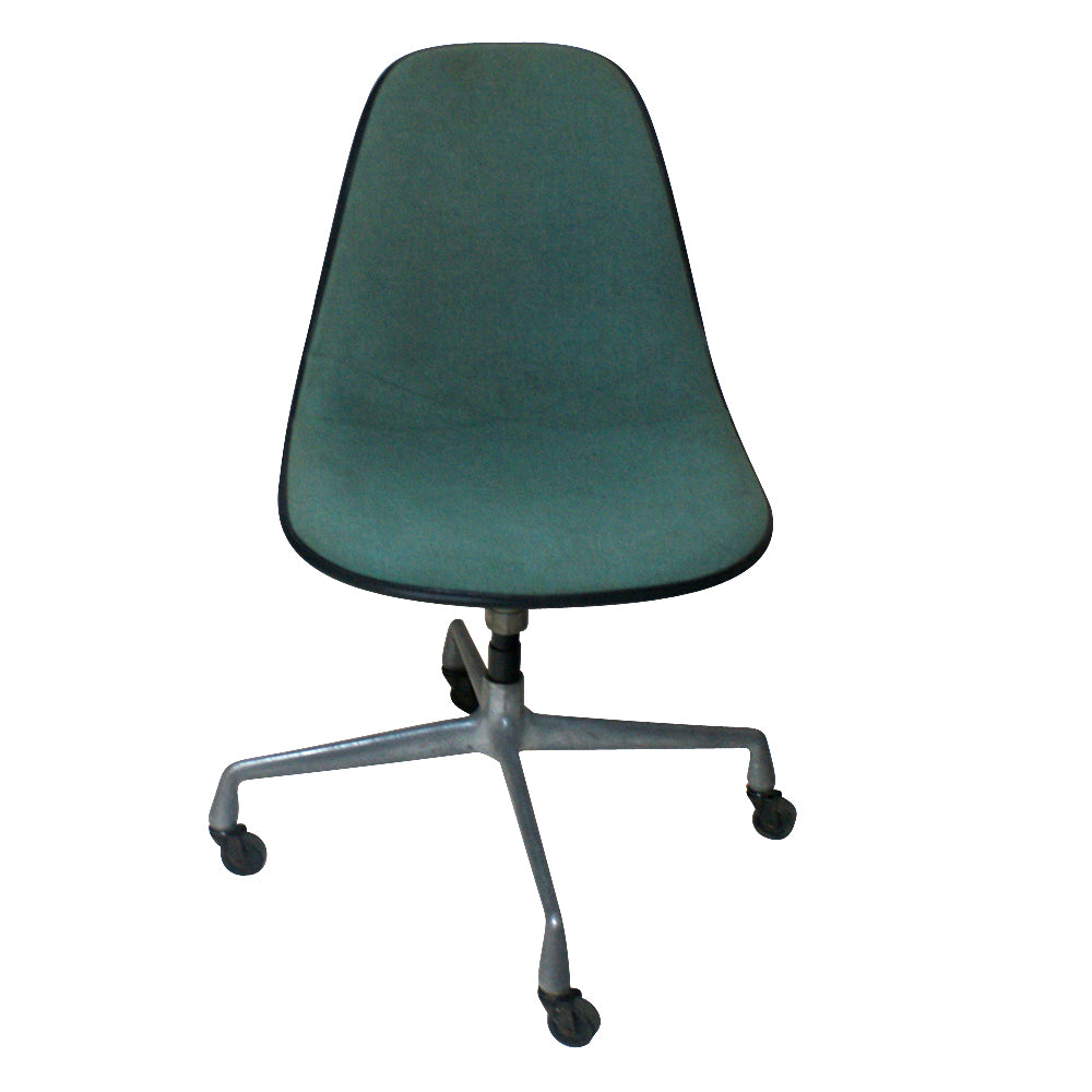 Eames Molded Fiberglass Side Shell Chair in black