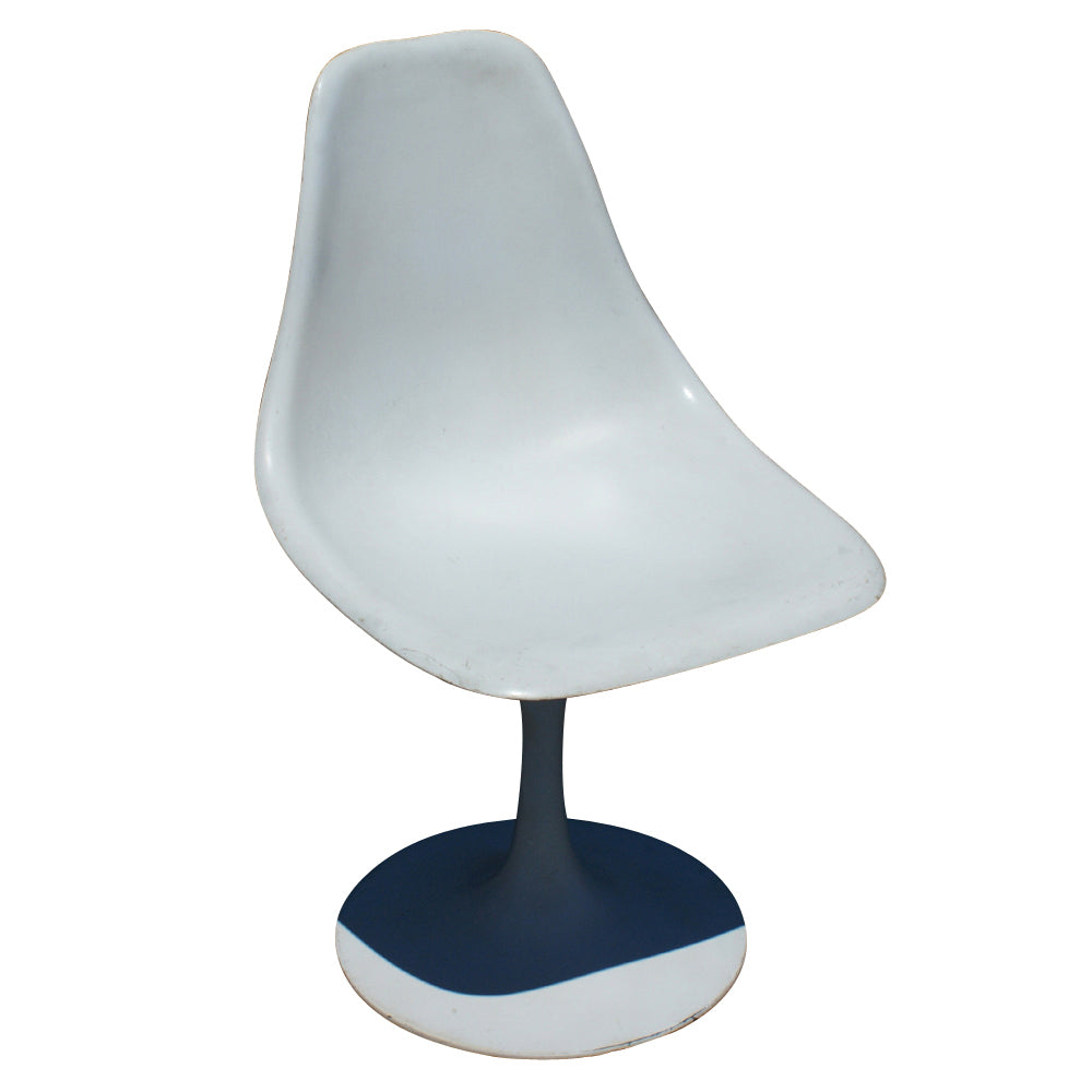 Eero Saarinen tulip side dining chair