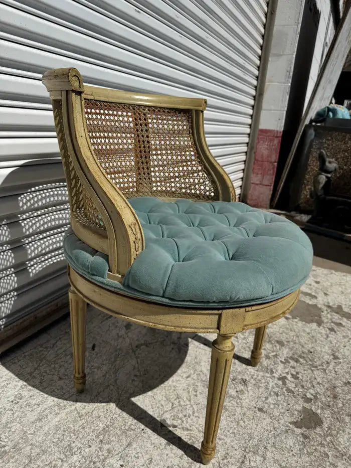 french style vanity chair fluted legs design