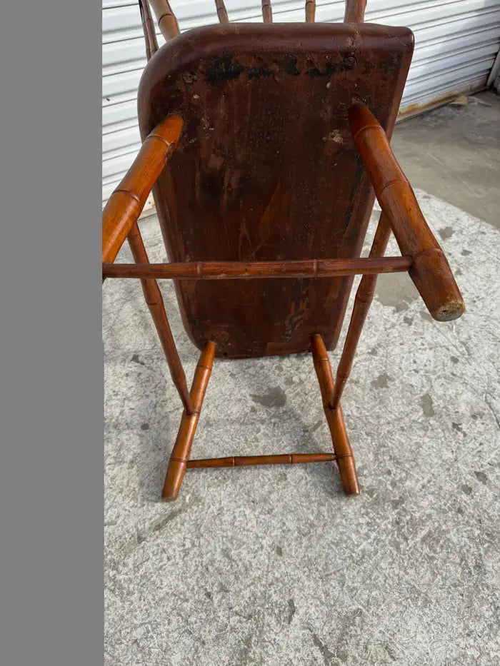 Solid pine hallway bench with handcrafted details