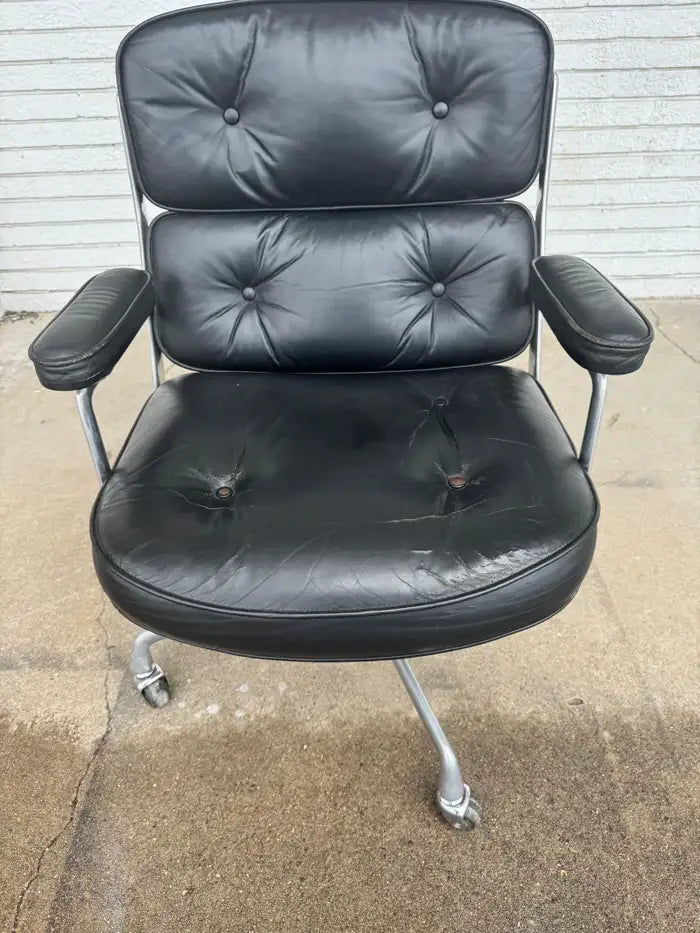 Mid-century modern black leather office chair with aluminum frame