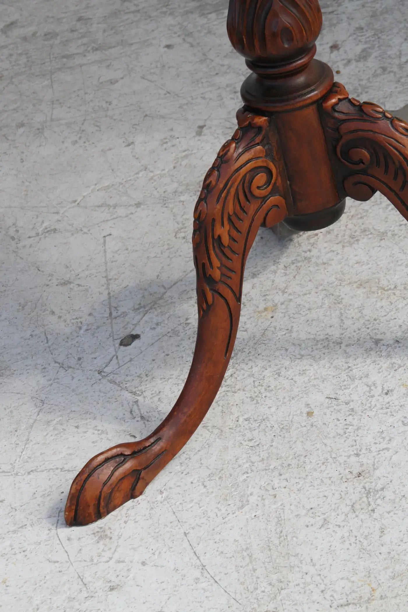Vintage Mahogany Carved Pie Crust Accent Table