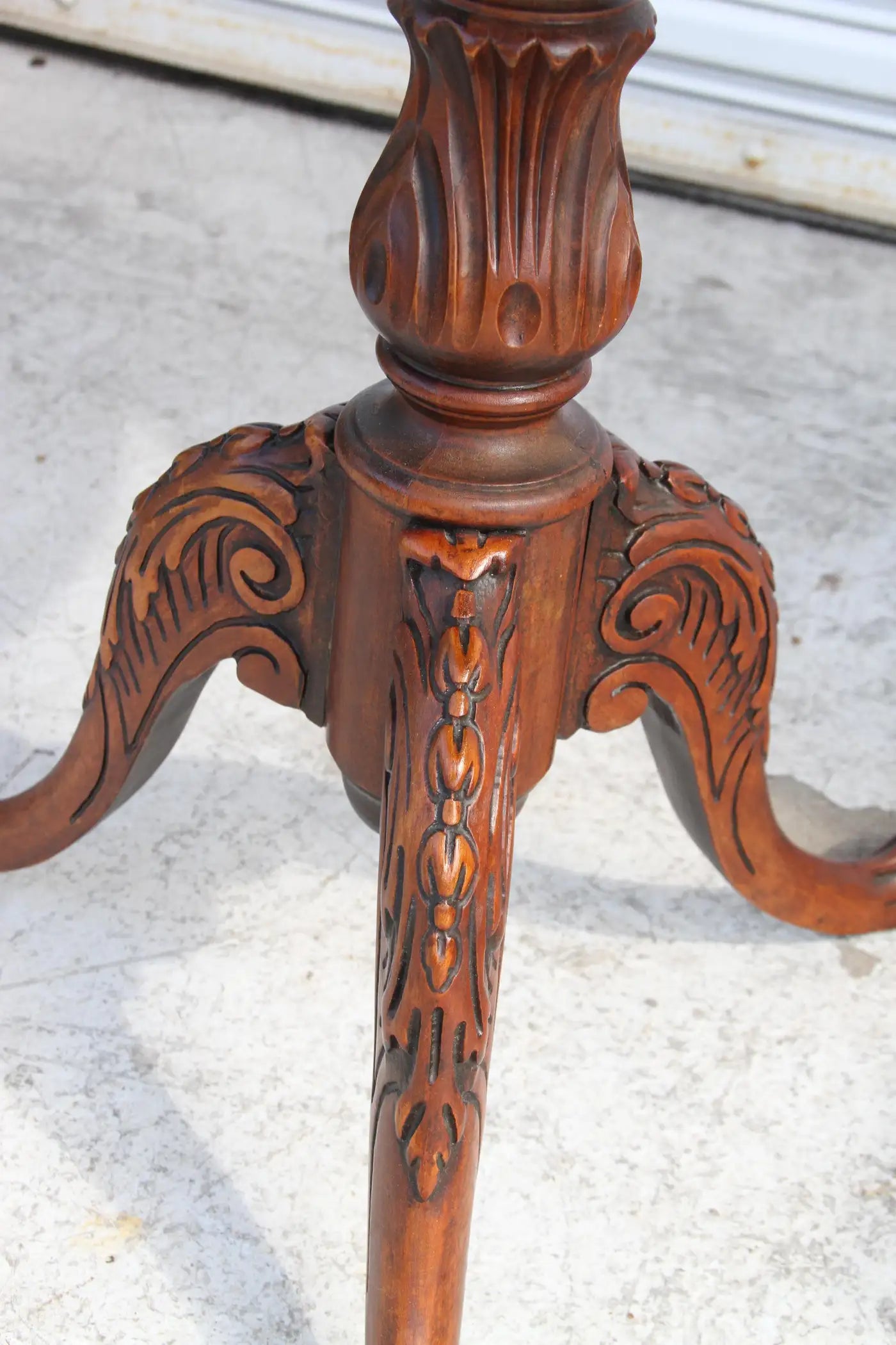 Vintage Mahogany Carved Pie Crust Accent Table