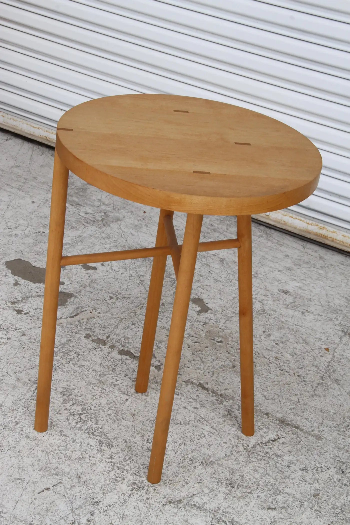 Elegant contemporary round table Richard Meier