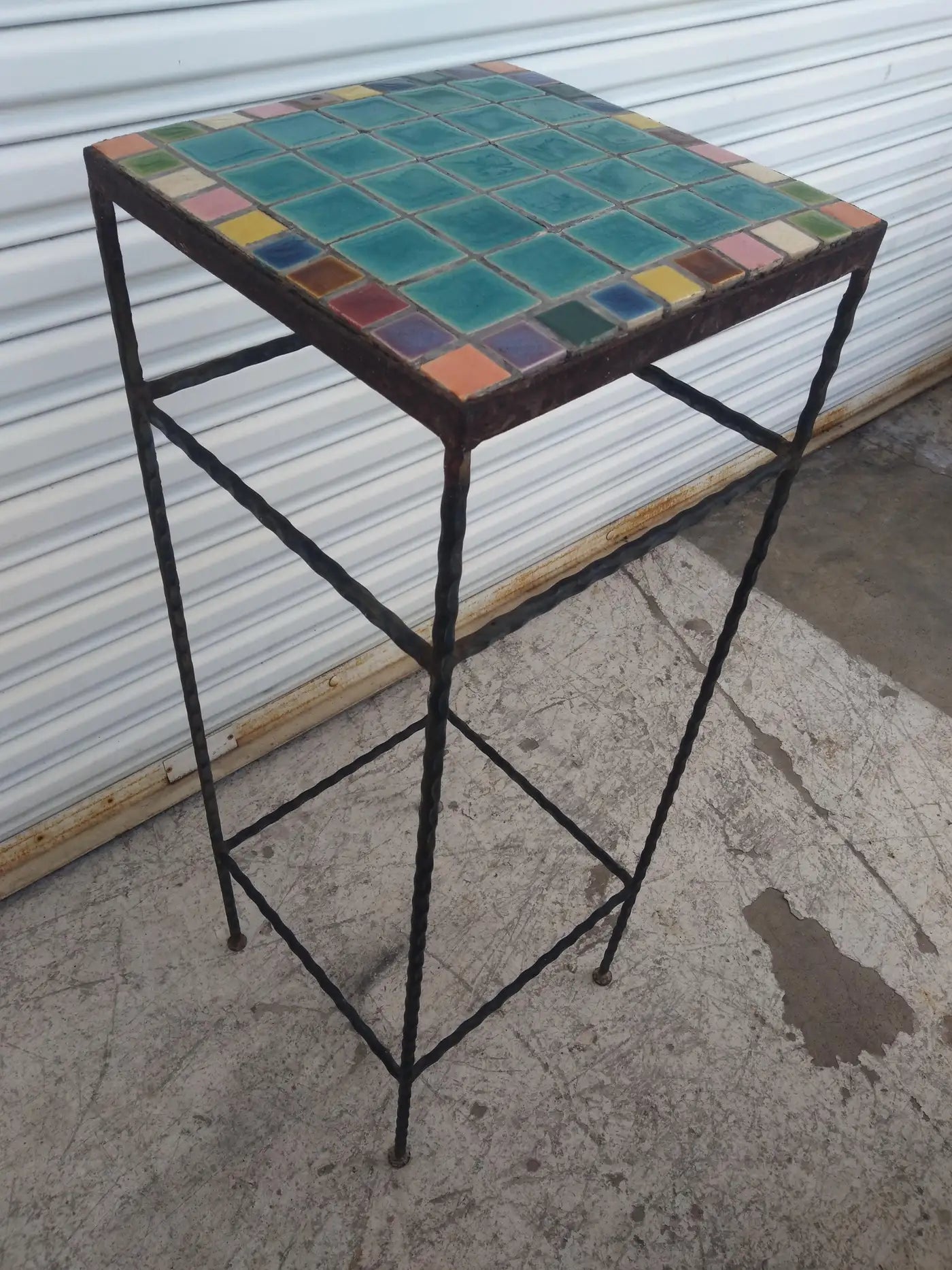 Outdoor pedestal stand with mosaic design