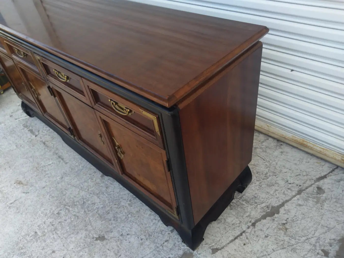 Broyhill Chin Hua dining room cabinet
