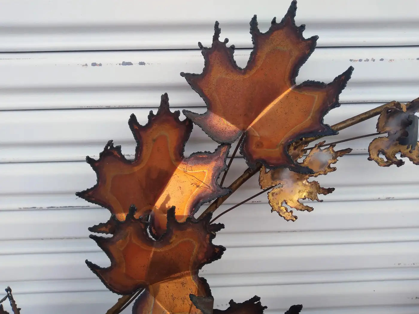 Artistic leaf design metal wall decor