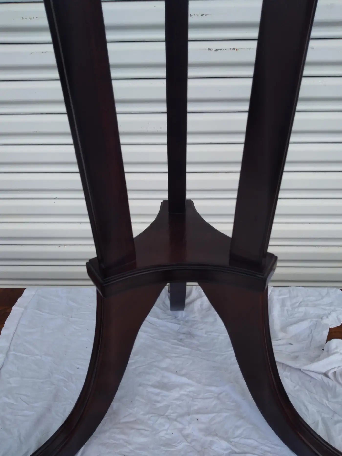 Close-up of brass accents on Regency style pedestal