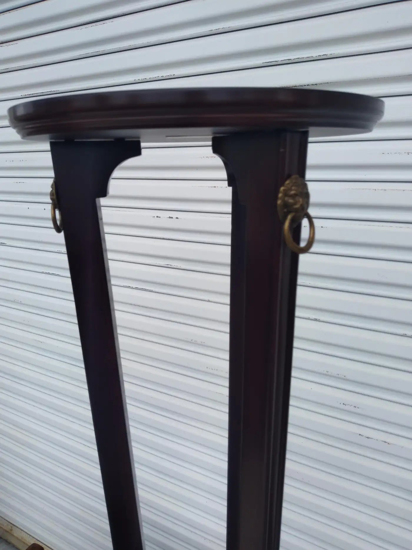 Classic Regency-inspired pedestal with brass details