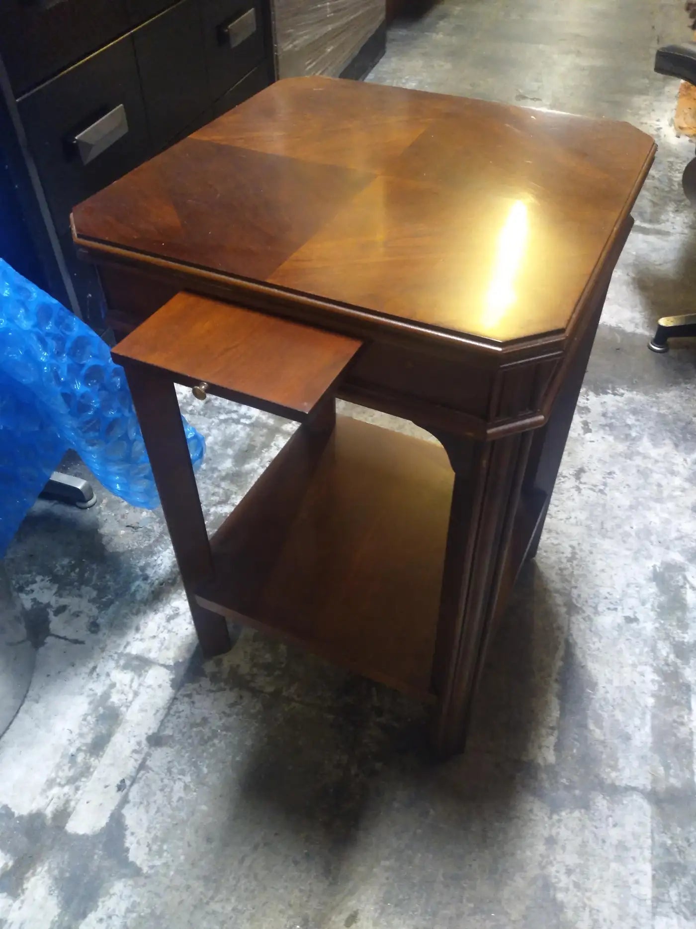 Decorative Chippendale mahogany pedestal table