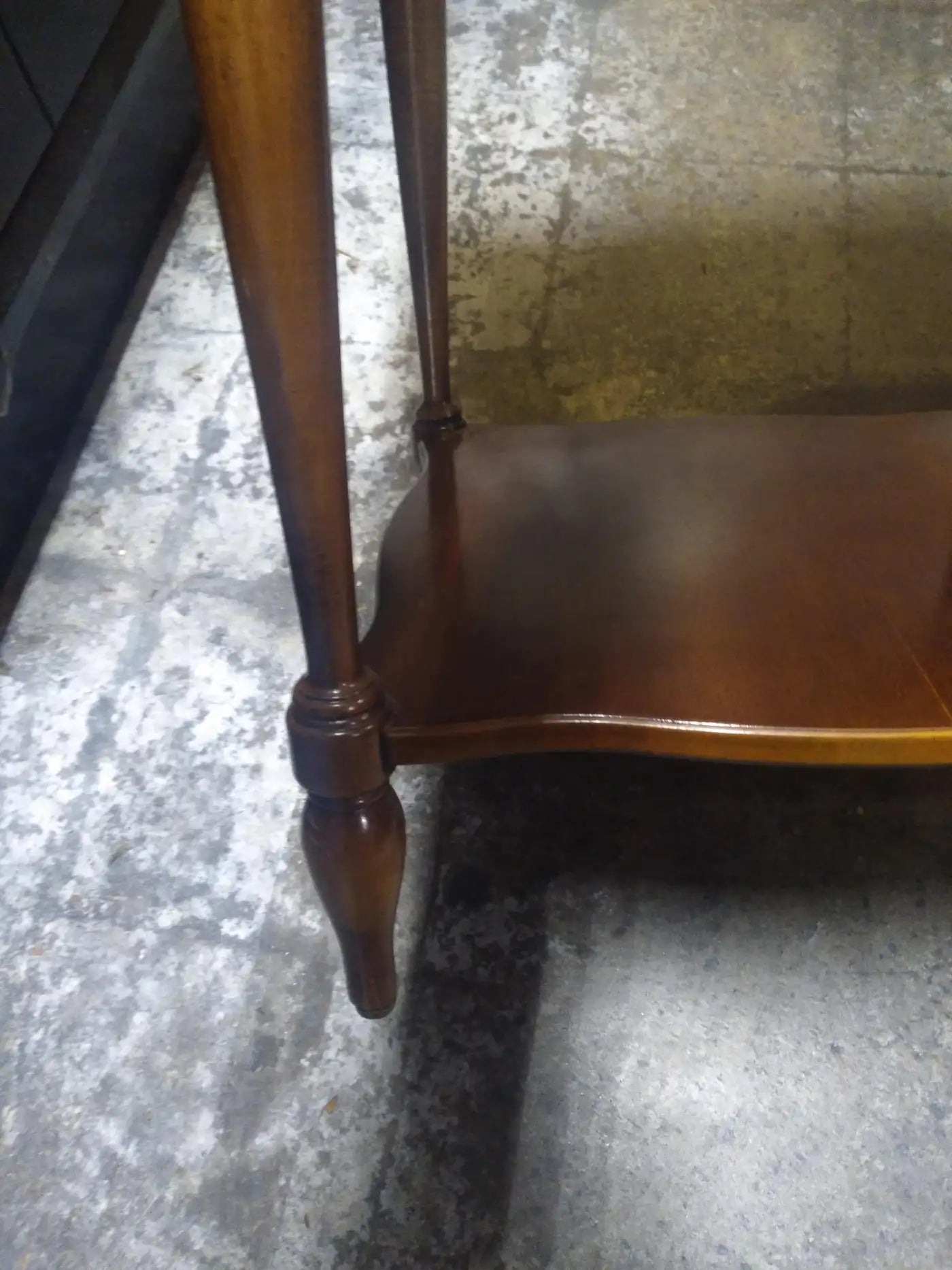 Vintage Neoclassical walnut pedestal for décor