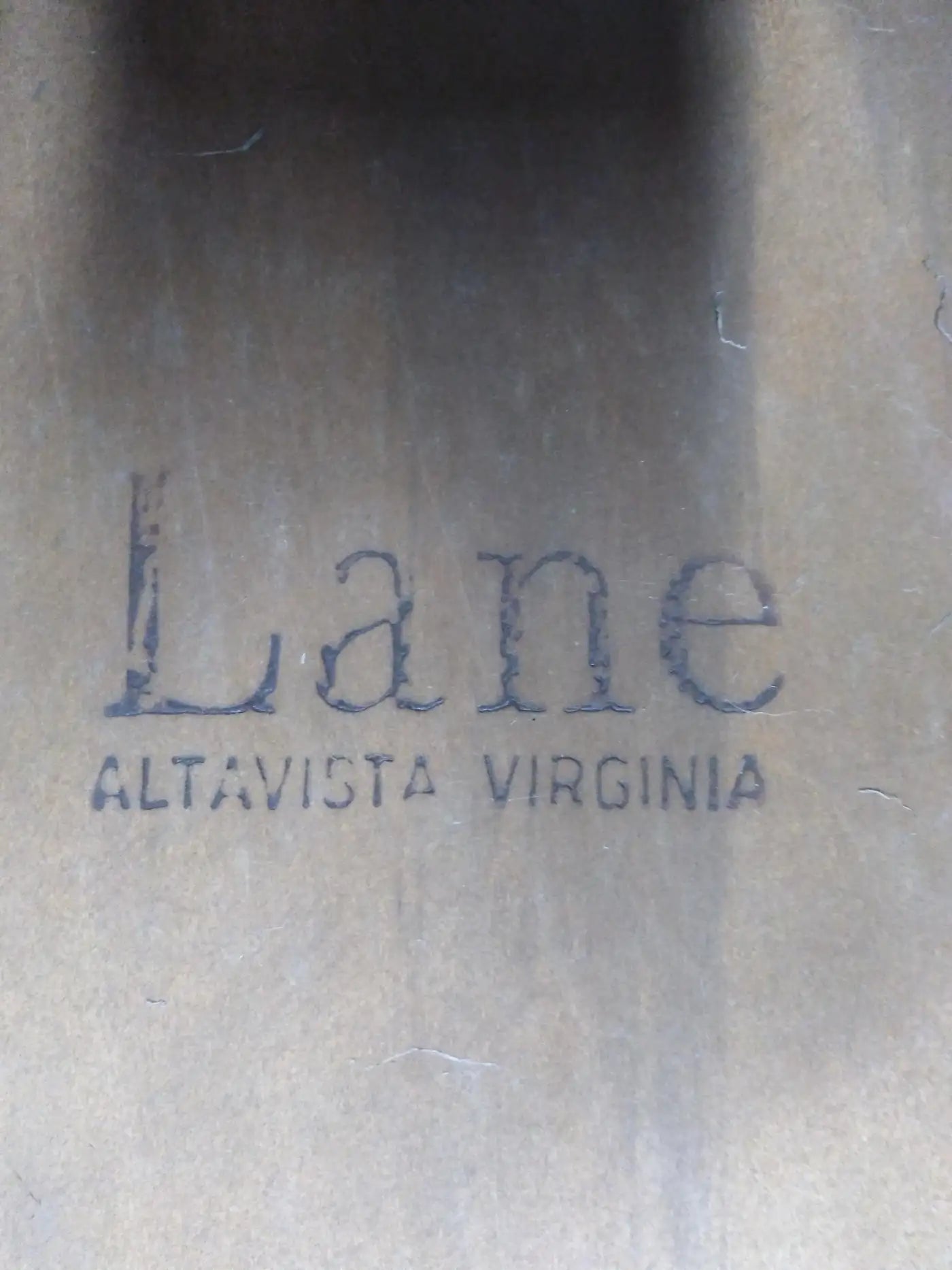 Elegant mahogany pedestal by Lane Furniture