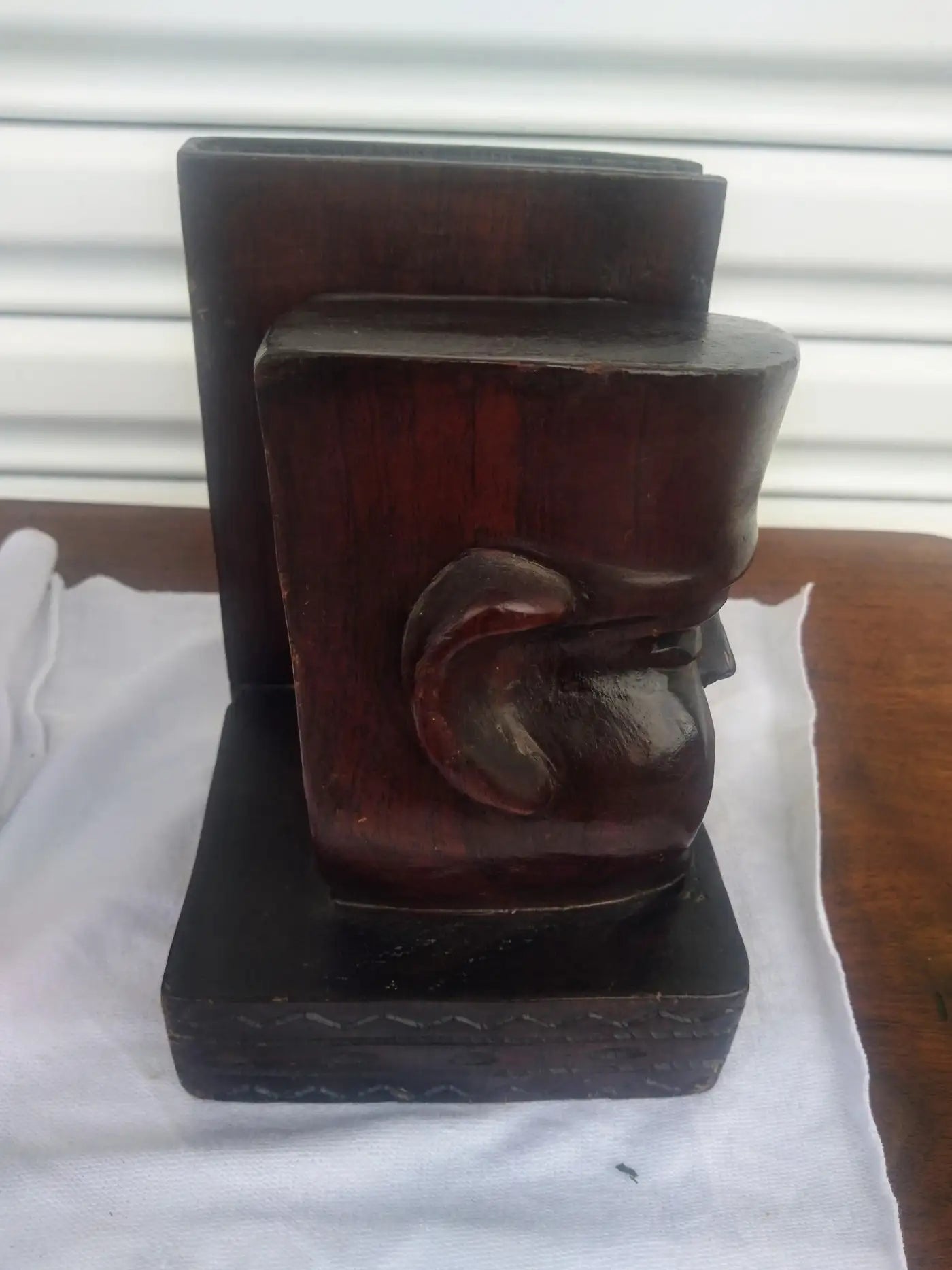 Theater-inspired wooden bookends set