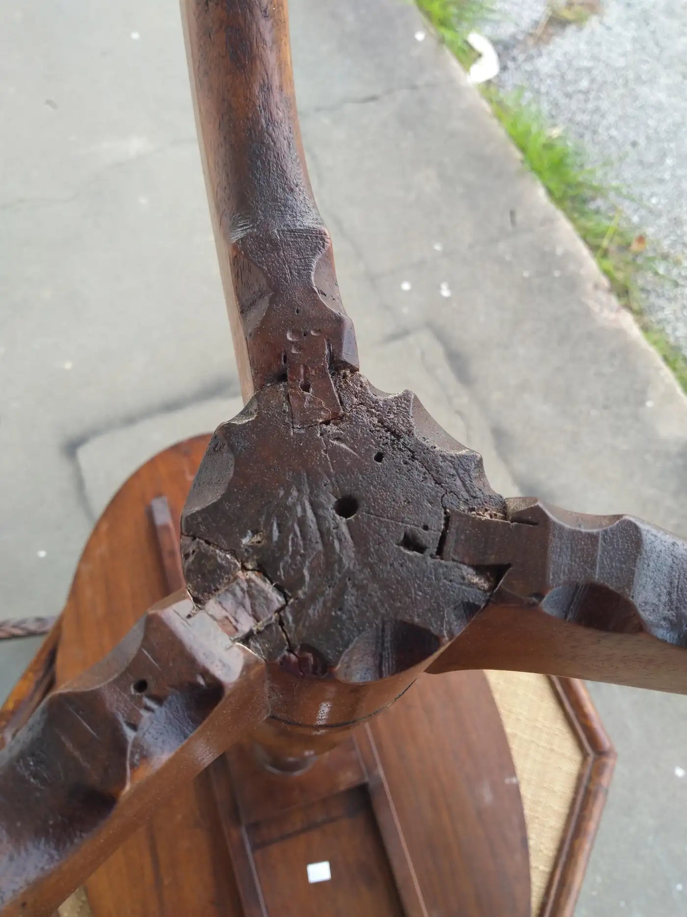 Walnut tripod base antique table