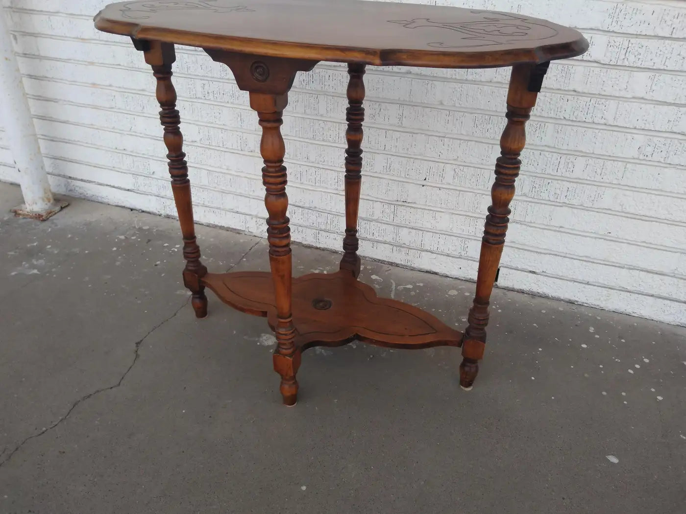 Antique side table in walnut wood from the Edwardian era