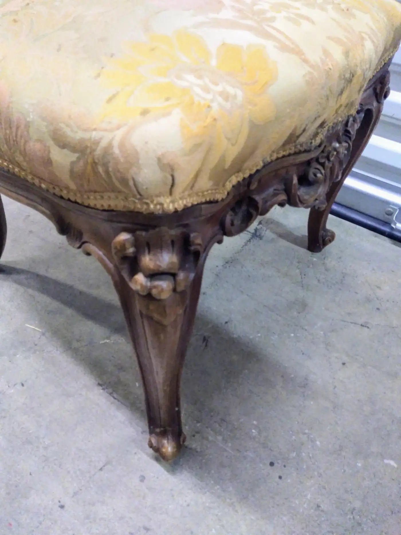 Decorative carved Italian slipper chairs from the 19th century