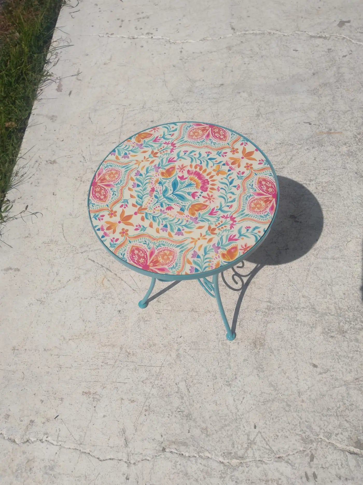 Metal with Round Tile Top Side Table