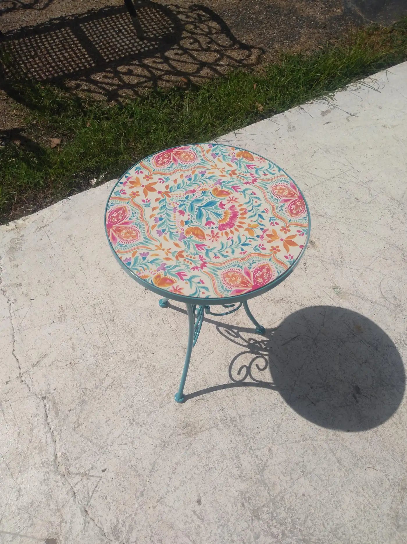 Metal with Round Tile Top Side Table