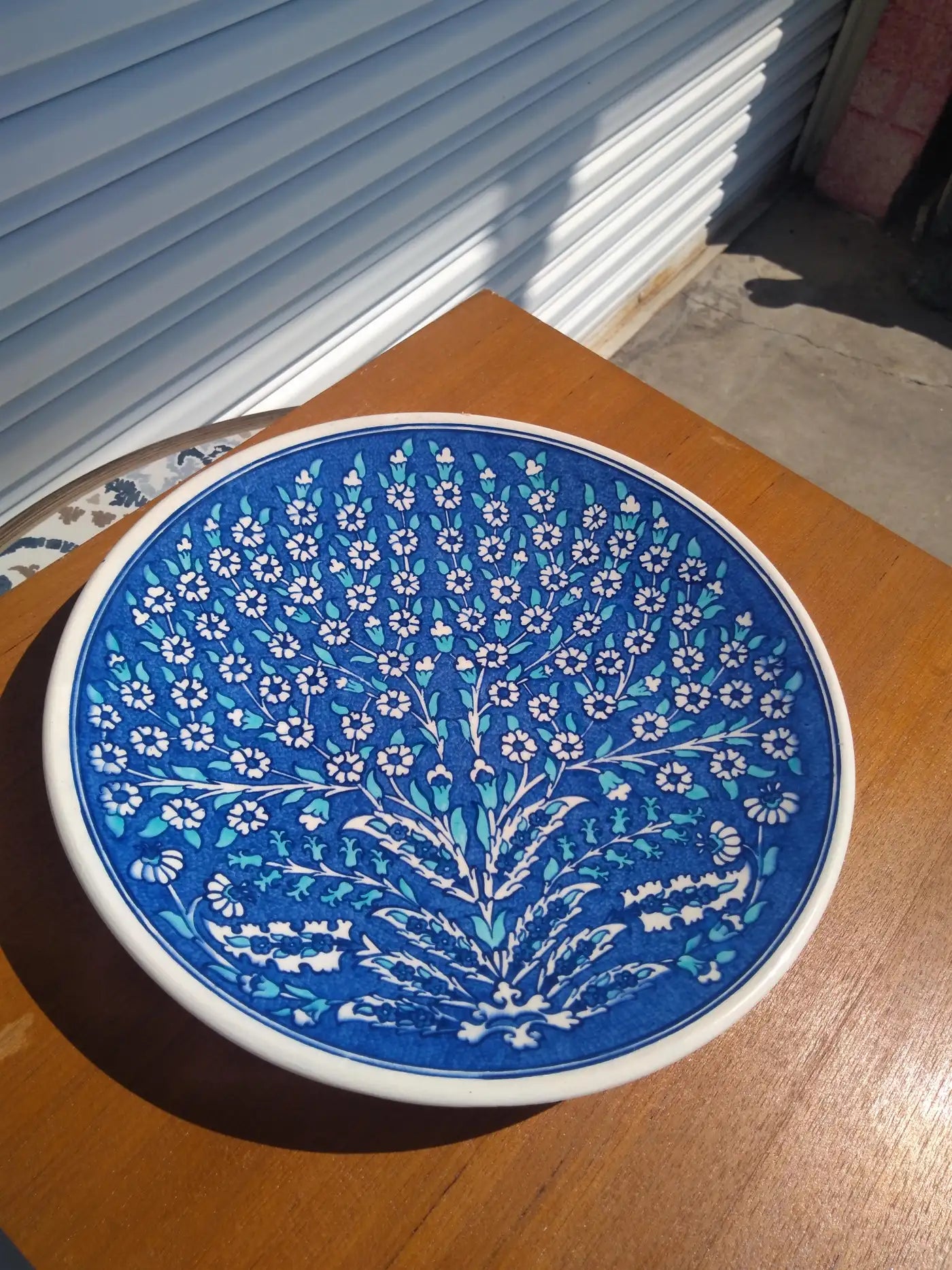 Buecu Gini Iznik pottery plate featuring Tree of Life