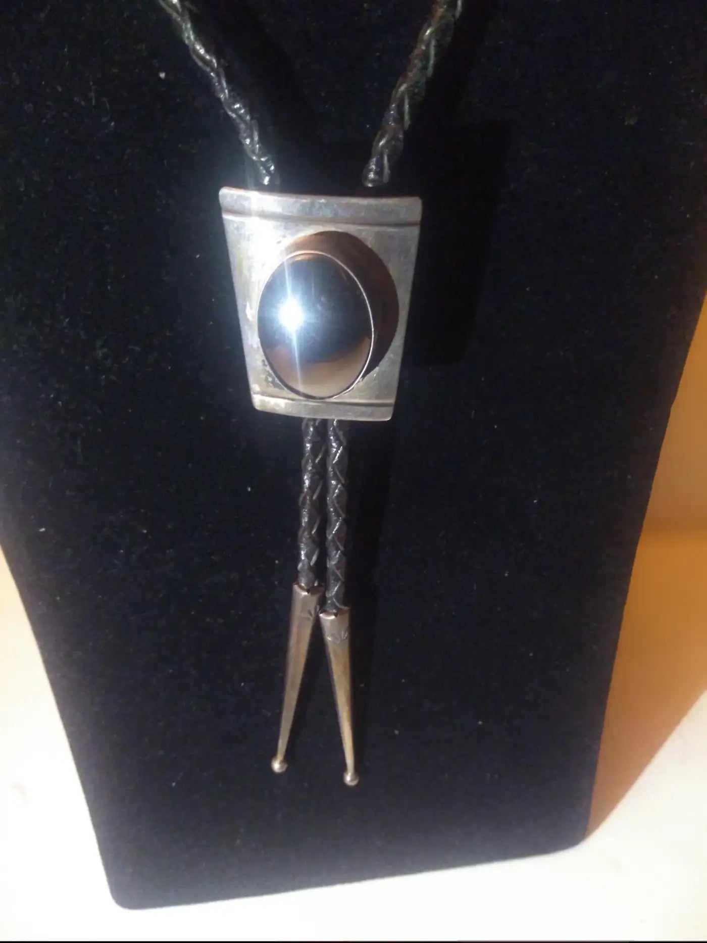 38" Leather& Sterling Bolo.Tie w/ Oval Onyx Setting Medallion