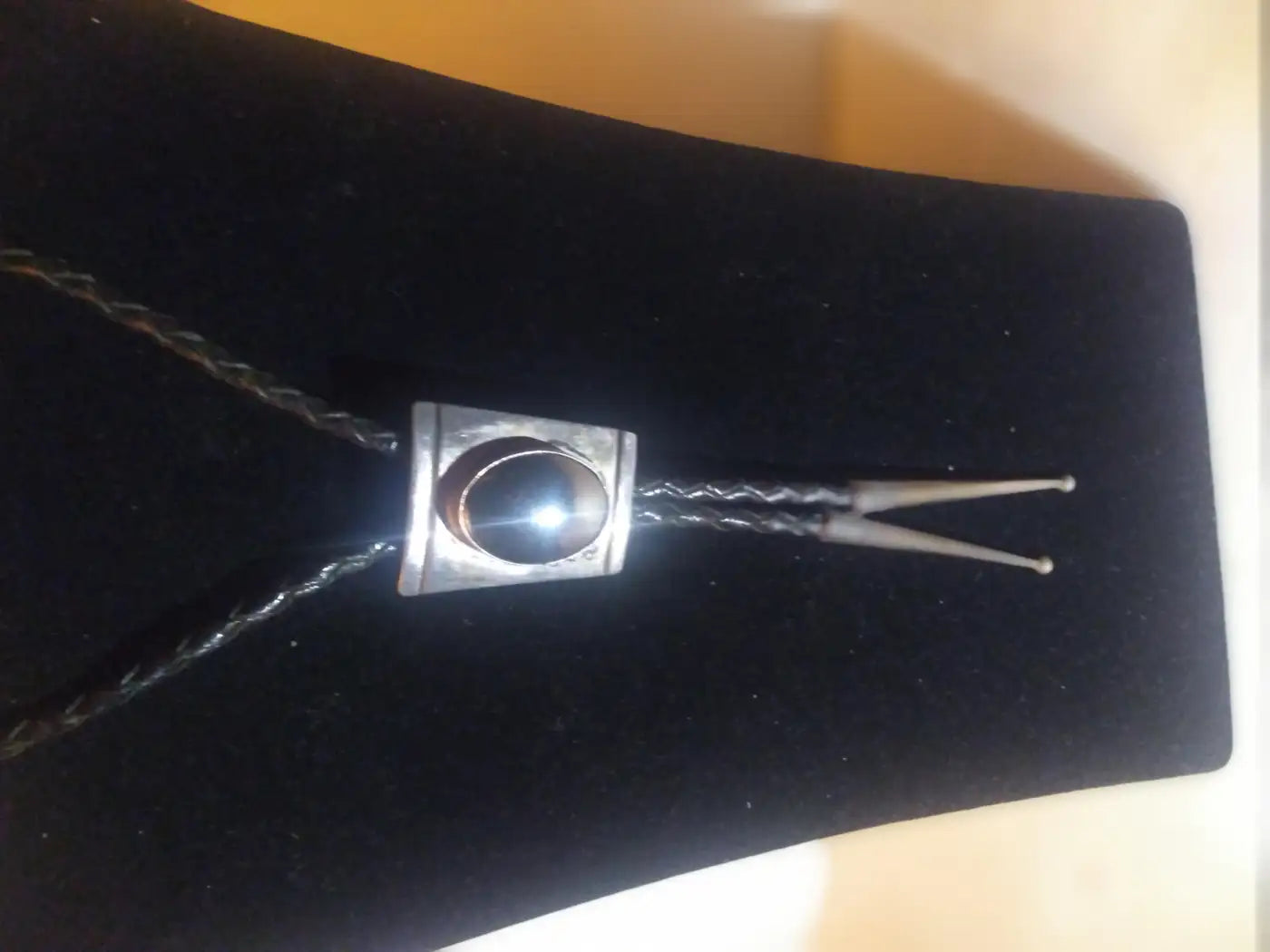 38" Leather& Sterling Bolo.Tie w/ Oval Onyx Setting Medallion