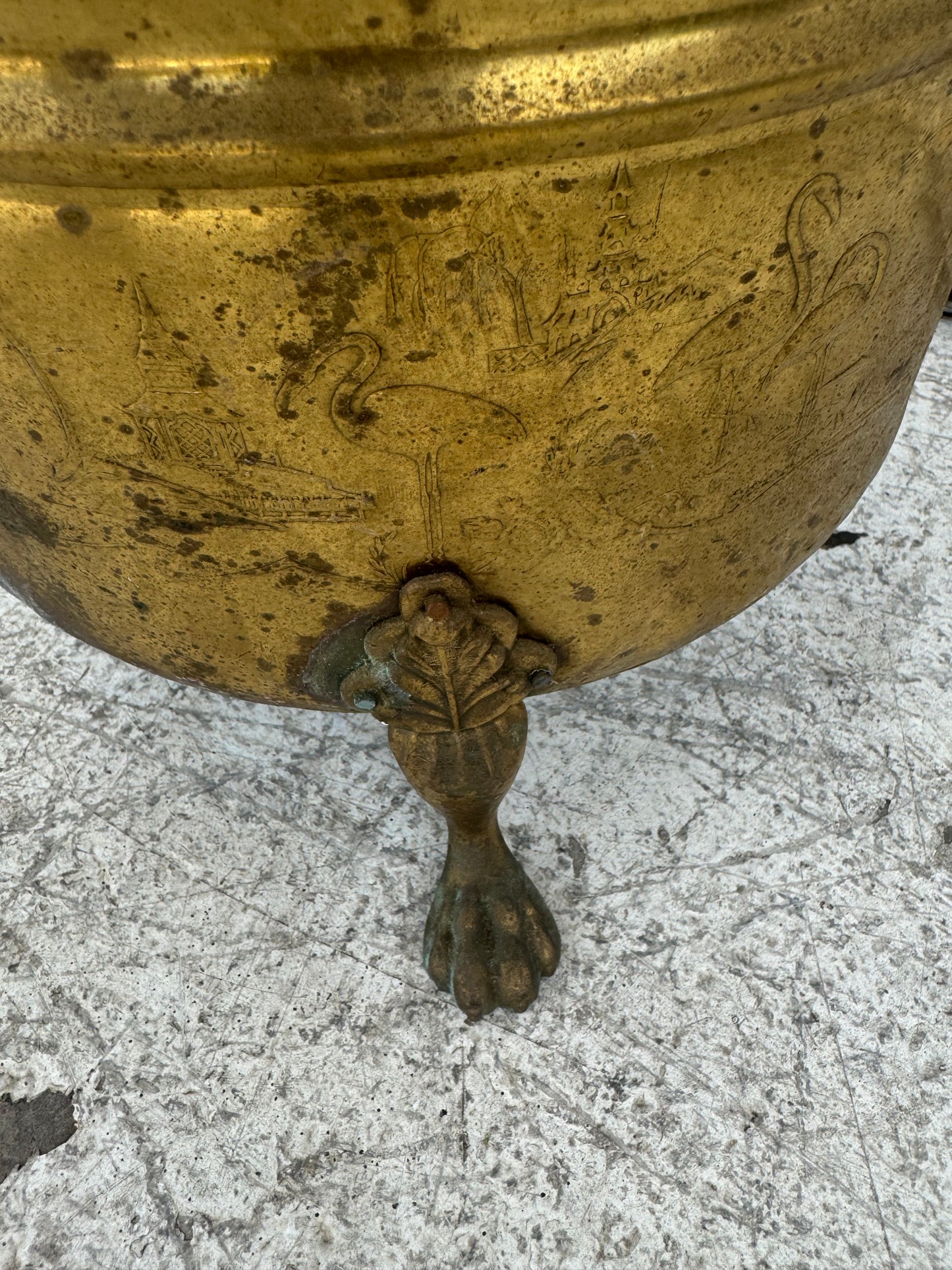 Antique Brass Pot w Brass Legs and Handles