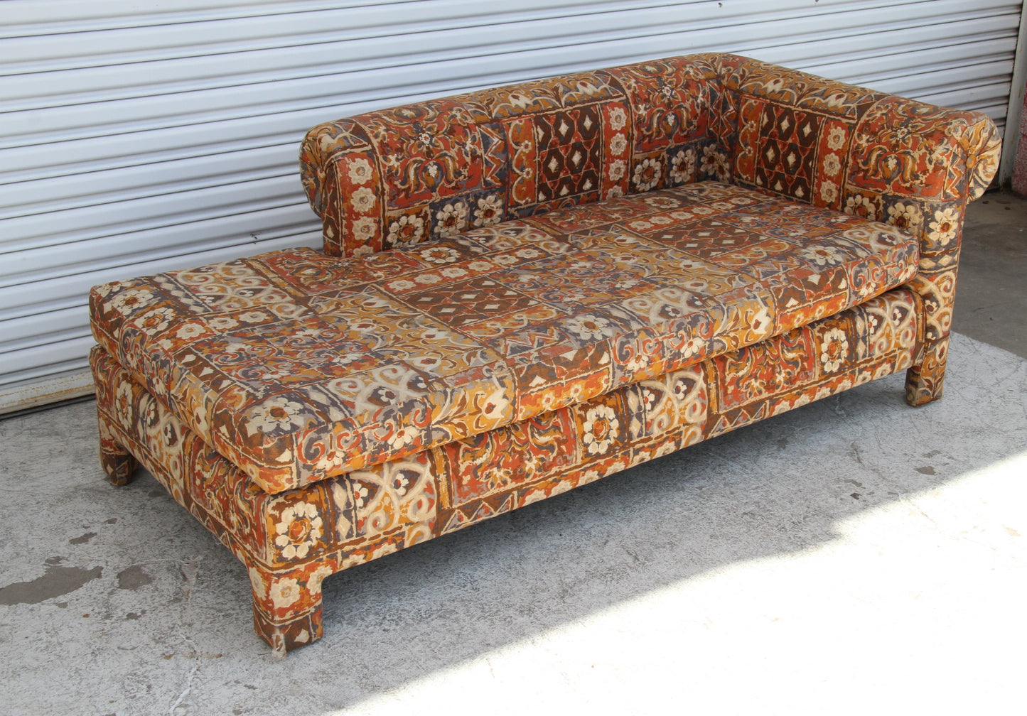 Retro Floral Chaise Lounge in Orange