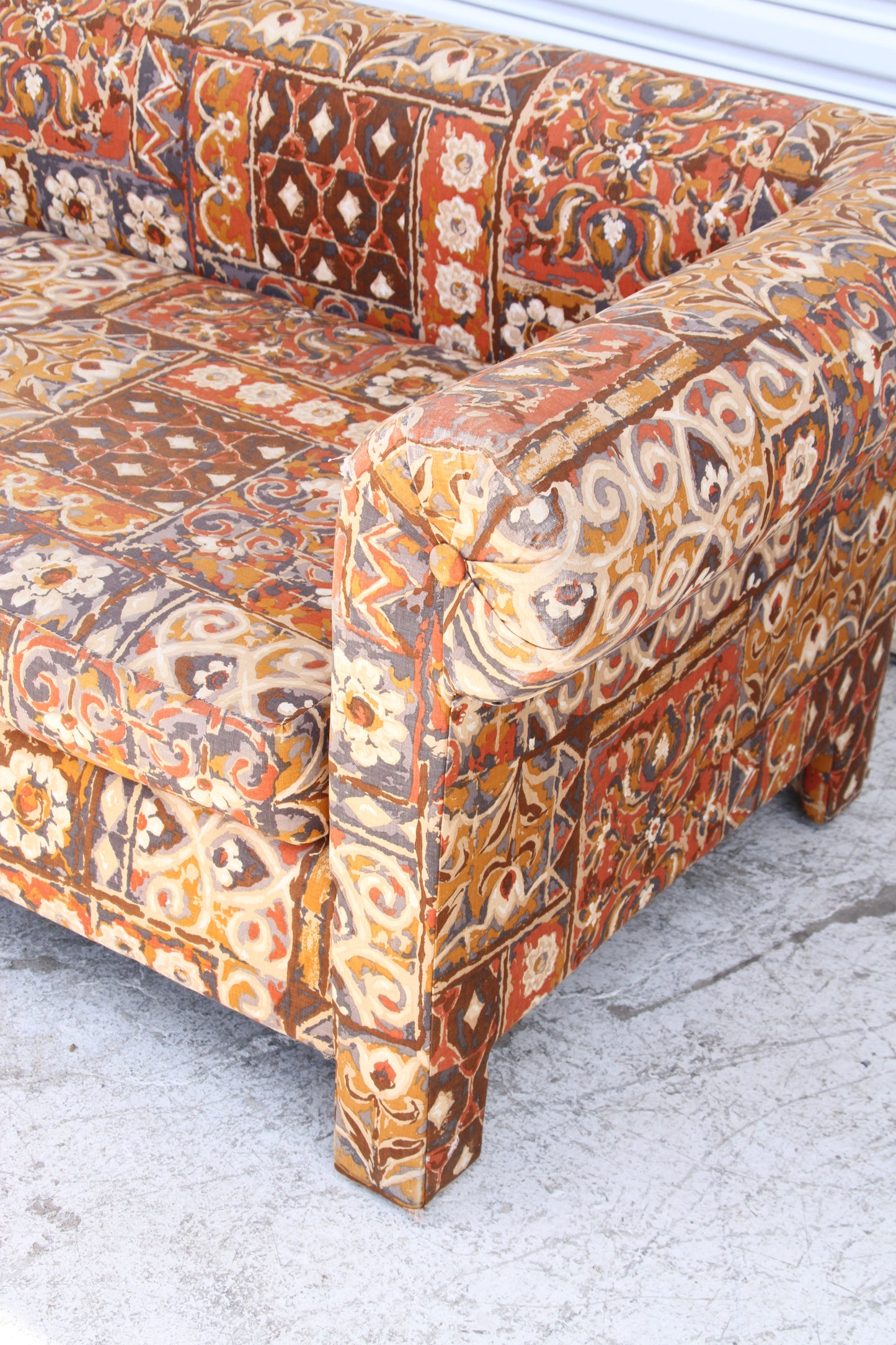 Retro Floral Chaise Lounge in Orange