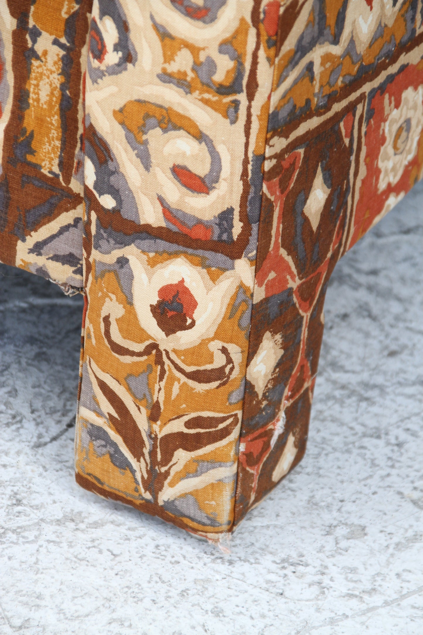 Retro Floral Chaise Lounge in Orange