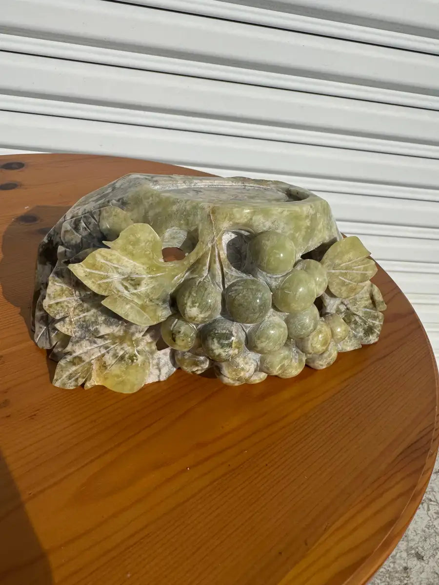Jade grapes cluster figurine with perched birds design