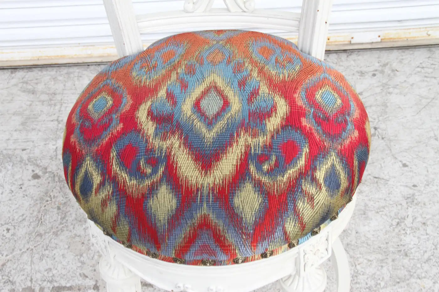 Traditional kitchen counter stools white carved detail
