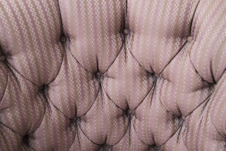 Retro lounge seating with buttoned upholstery