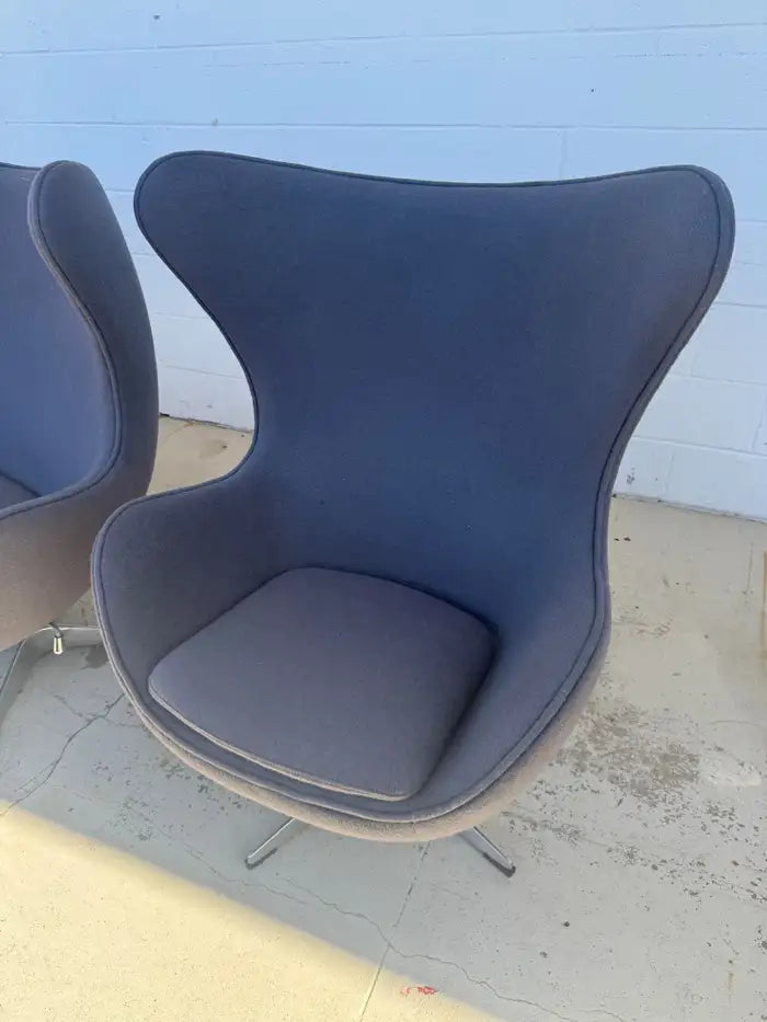 Mid-Century Modern designer lounge chairs by Arne Jacobsen