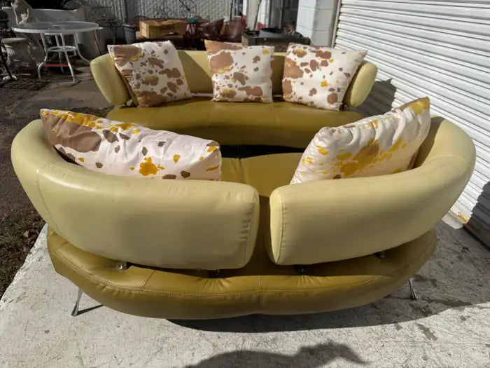Leolux Kikko style leather sofa featuring organic shape