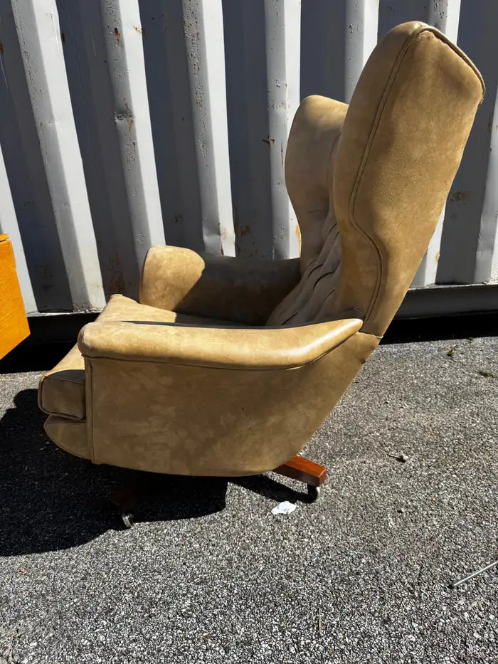 Designer style cream leather armchair set