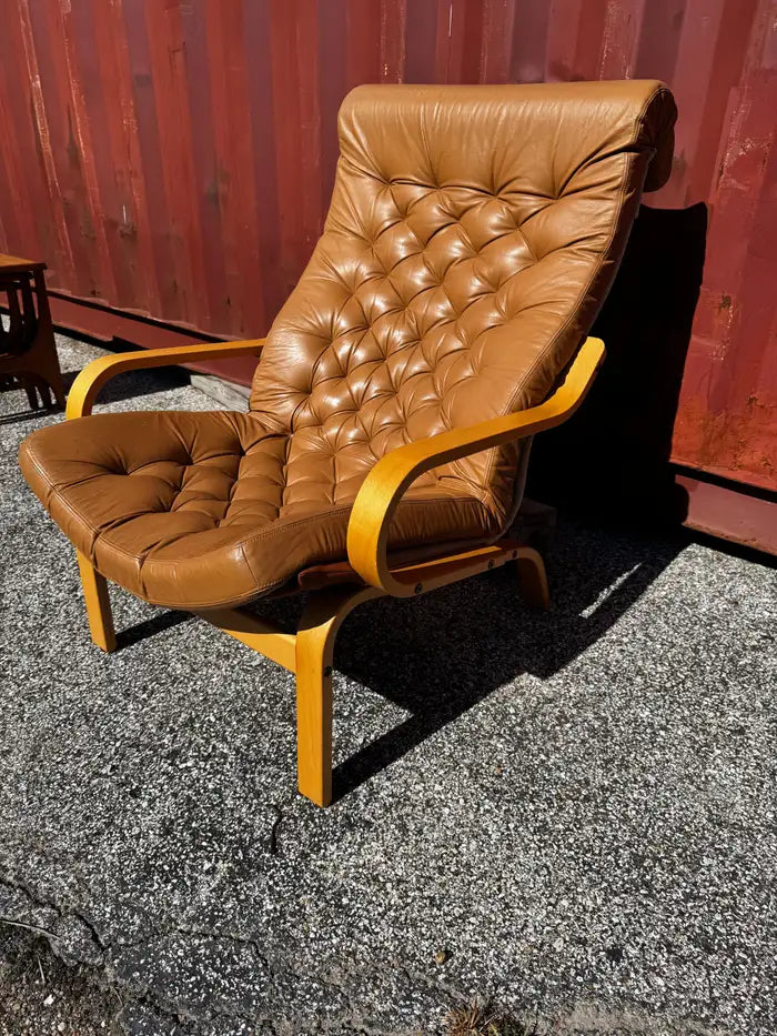Noboru Nakamura Poem chair in molded wood and premium leather