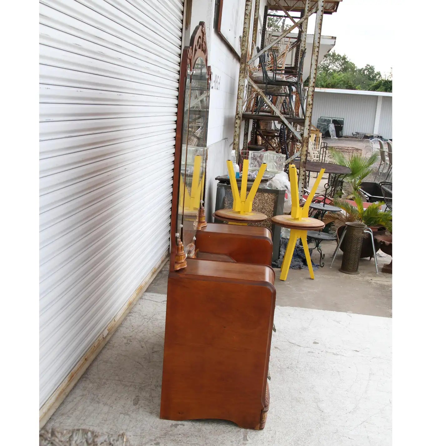 1930s Art Deco dresser with luxury carving details