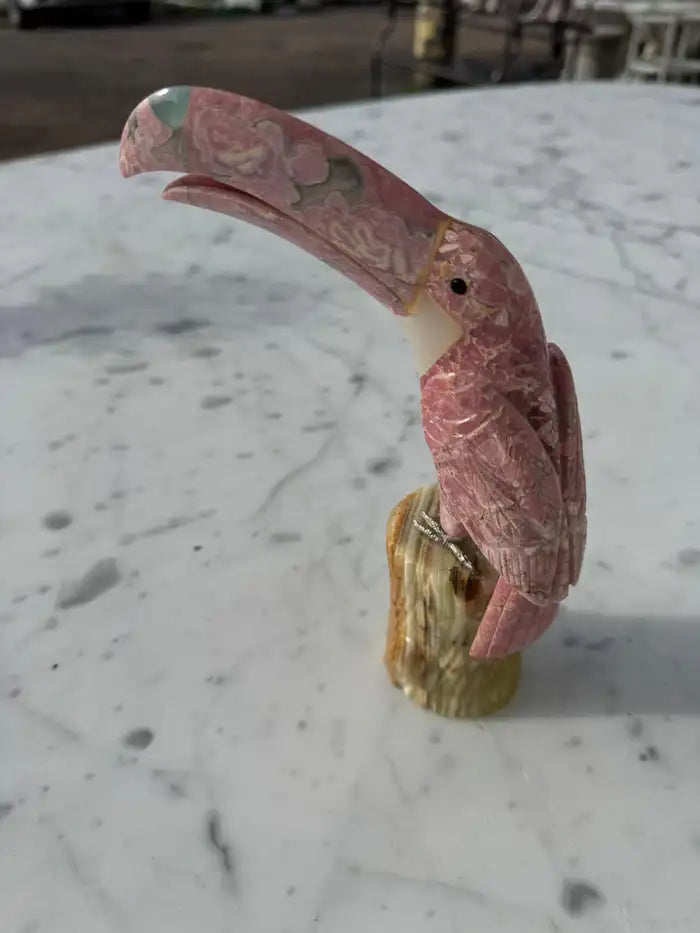 Pink quartz parrot carving natural stone décor