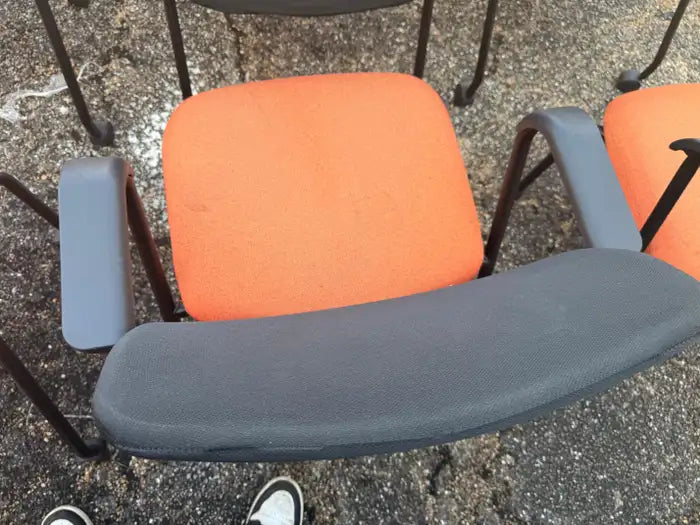 Modern Knoll chairs for stylish dining interiors