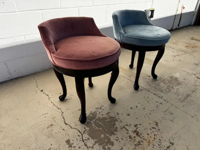 Traditional swivel stool for dressing table
