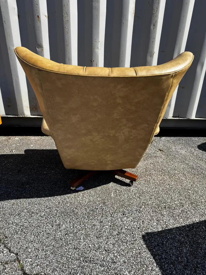 Retro modern cream leather recliner chair