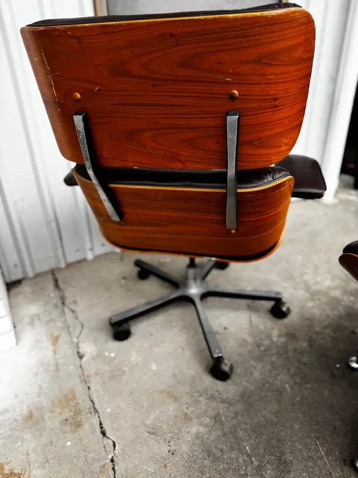 Rosewood grain detail on vintage lounge chair