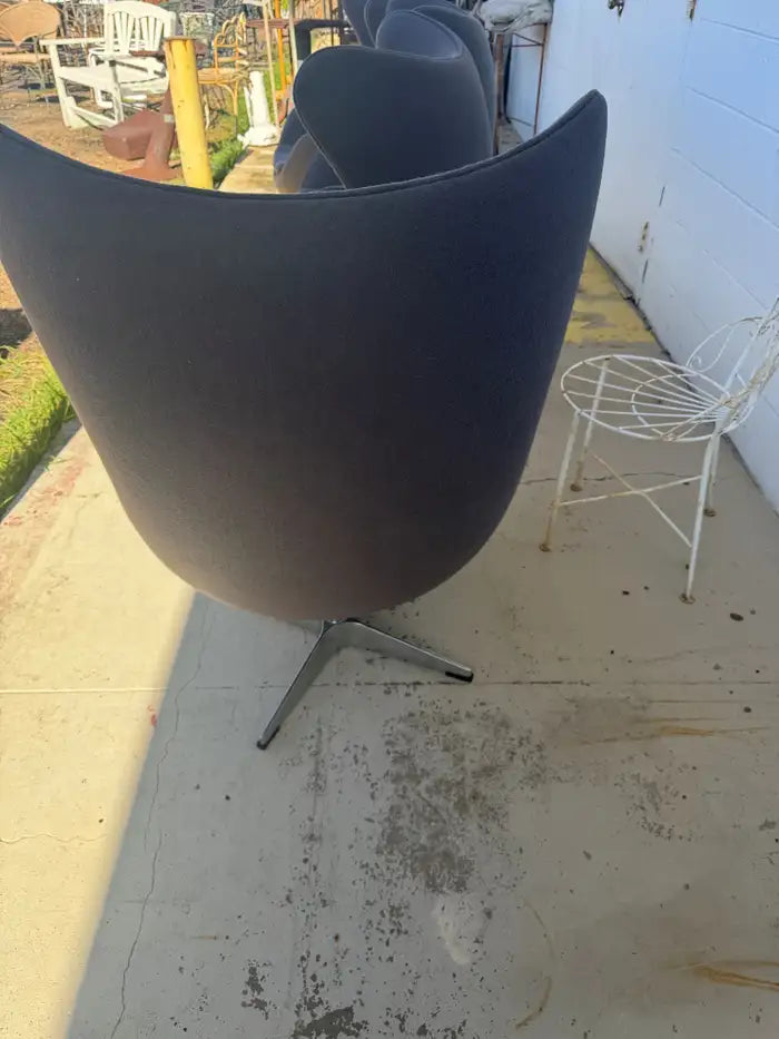 Pair of vintage Danish modern lounge chairs by Arne Jacobsen
