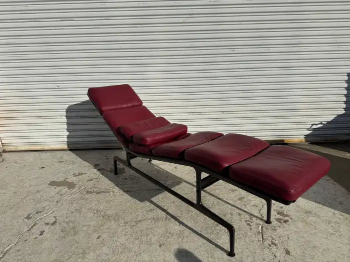 Vintage modern leather chaise