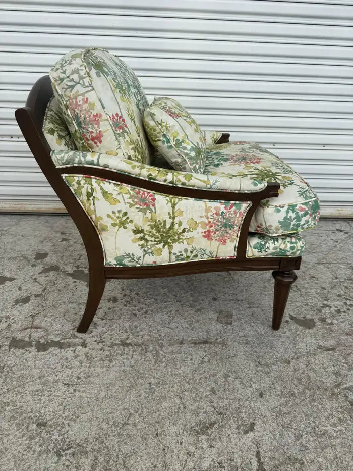 Glam style lounge chair