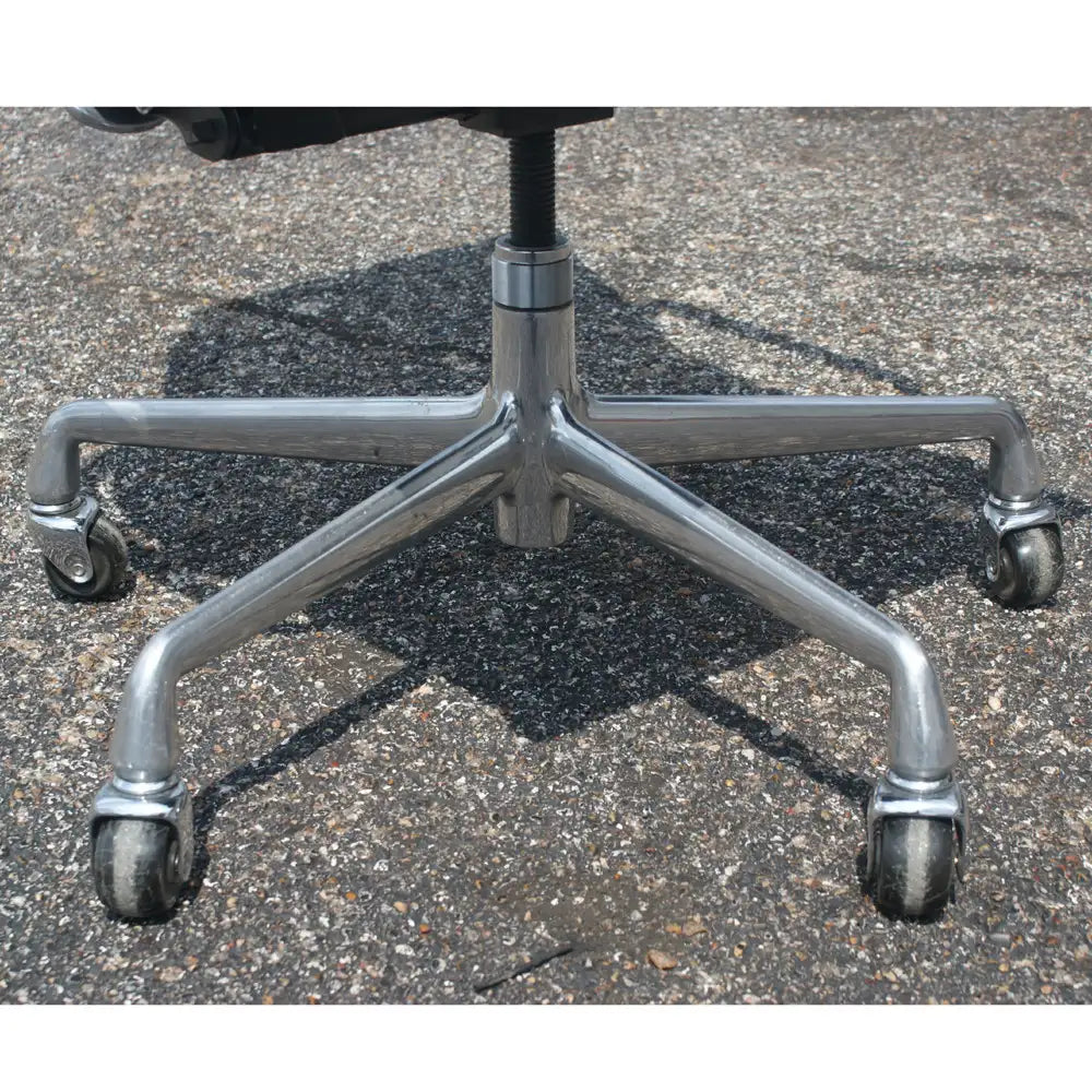 Luxury black leather executive desk chair