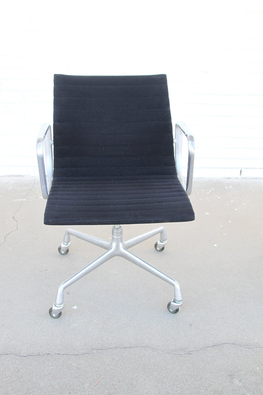 Vintage Herman Miller Aluminum Group Chair